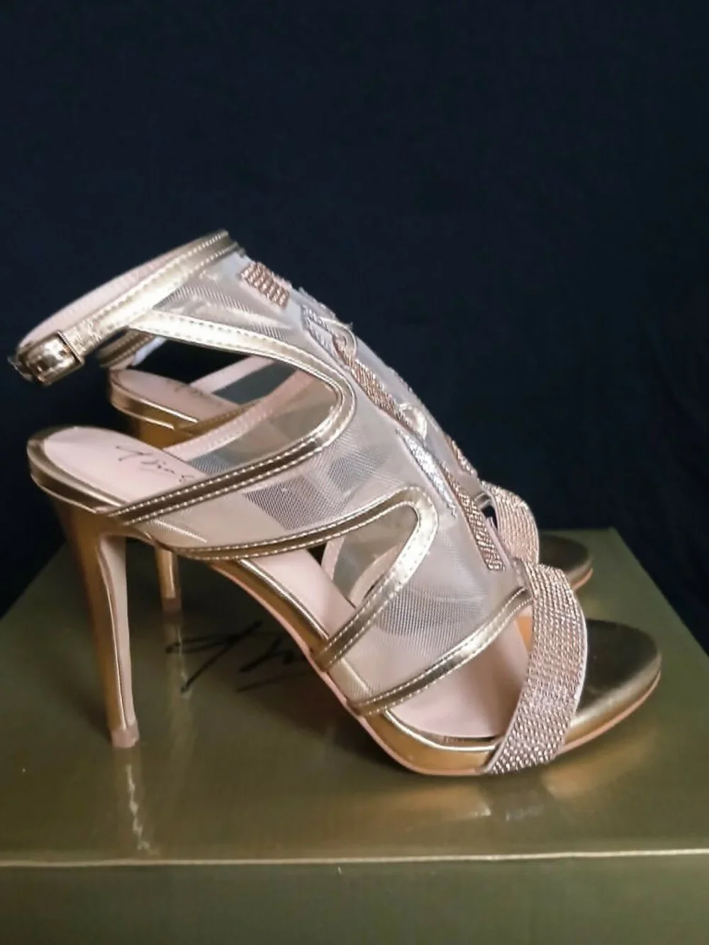 NEW Thalia Sodi Womens Regalo Gold Ankle Strap High Heels Size 9